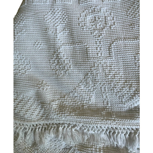 White QUEEN BEDSPREAD - Picture 4 of 15